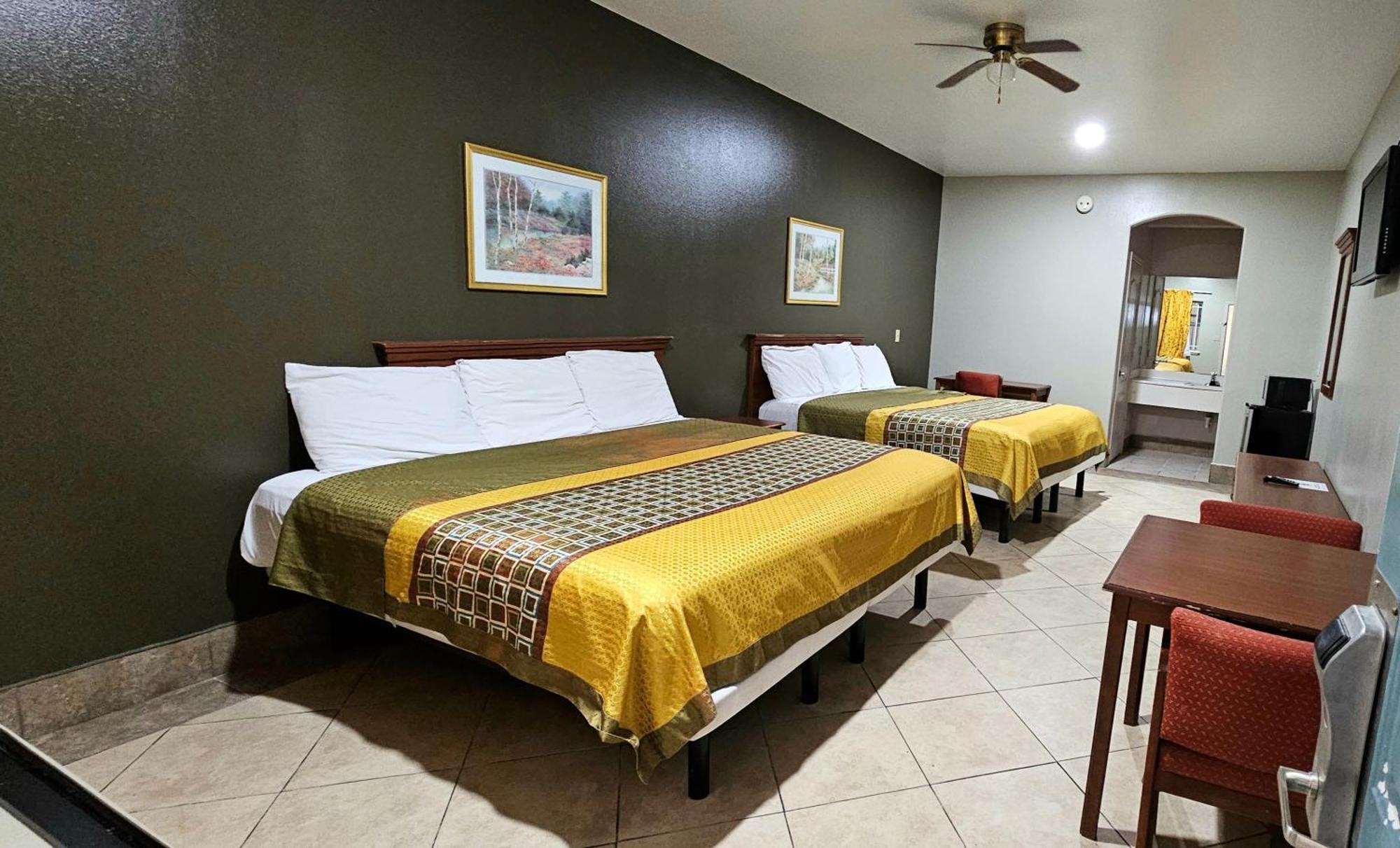 Texas Inn And Suites Rgv Edinburg Exterior photo