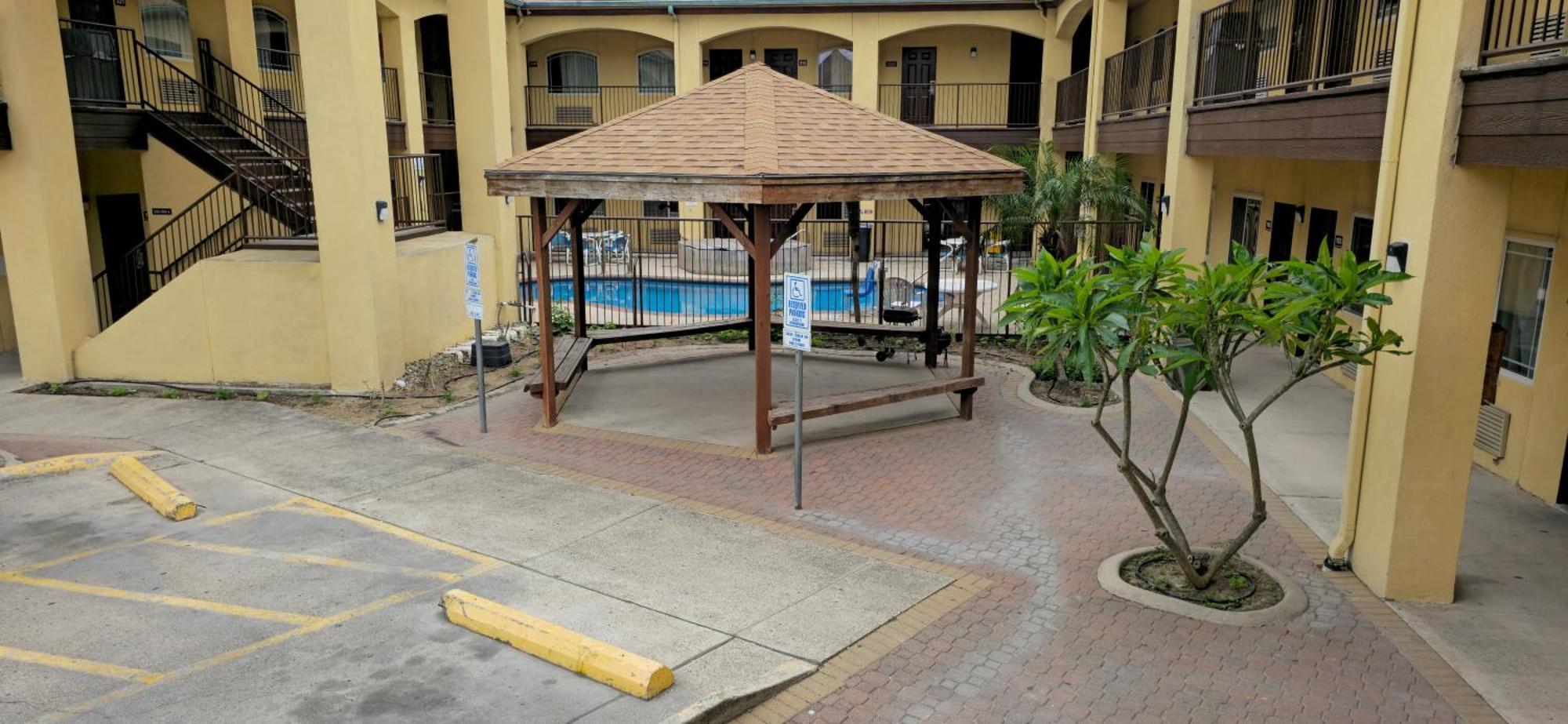 Texas Inn And Suites Rgv Edinburg Exterior photo