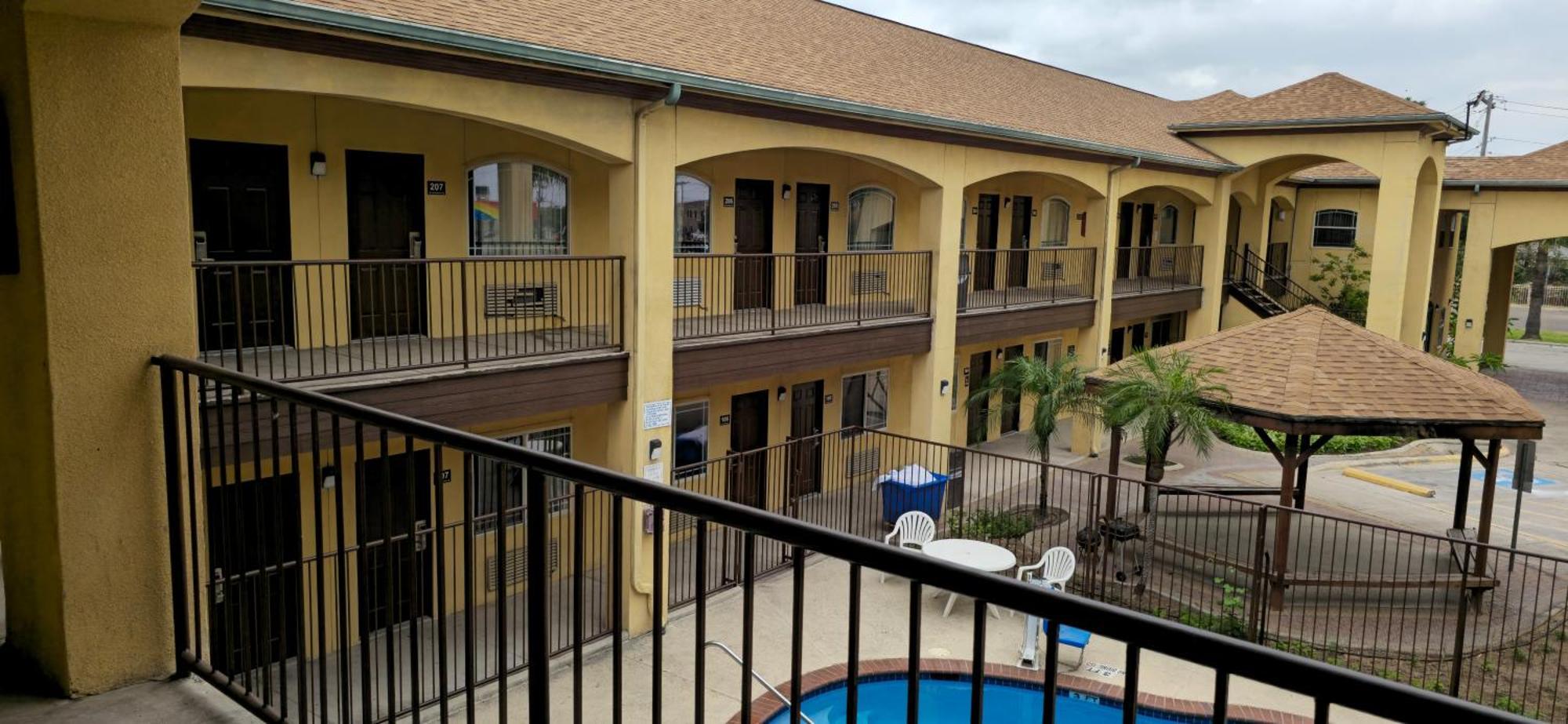 Texas Inn And Suites Rgv Edinburg Exterior photo