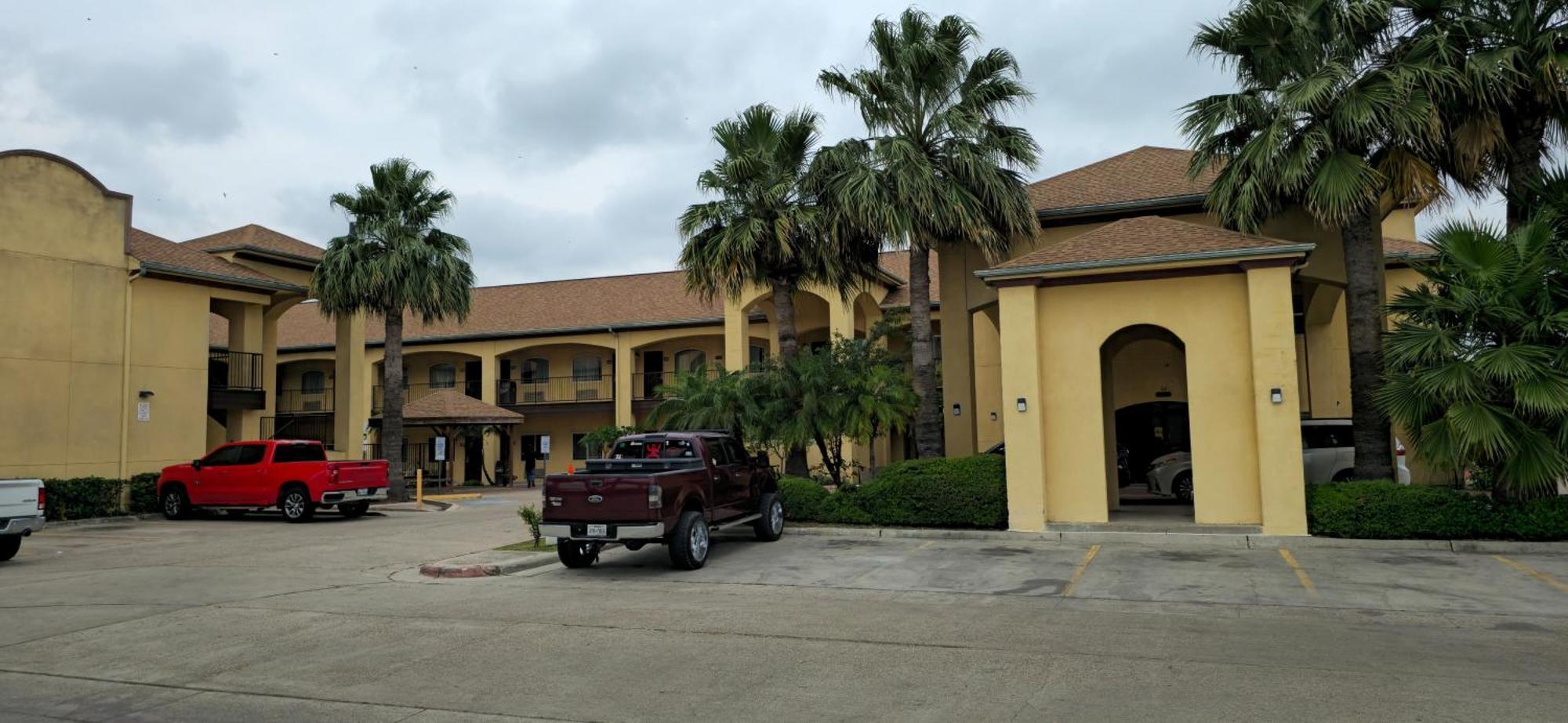 Texas Inn And Suites Rgv Edinburg Exterior photo