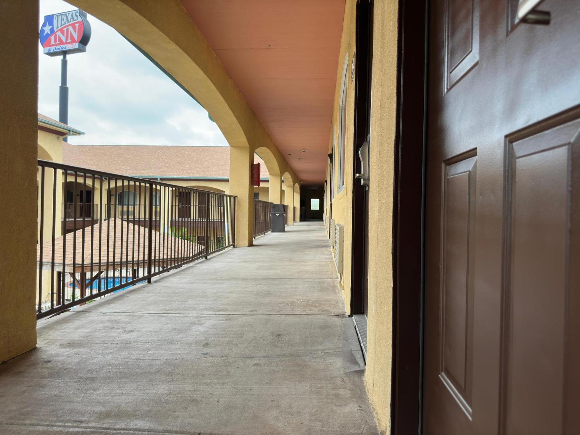 Texas Inn And Suites Rgv Edinburg Exterior photo