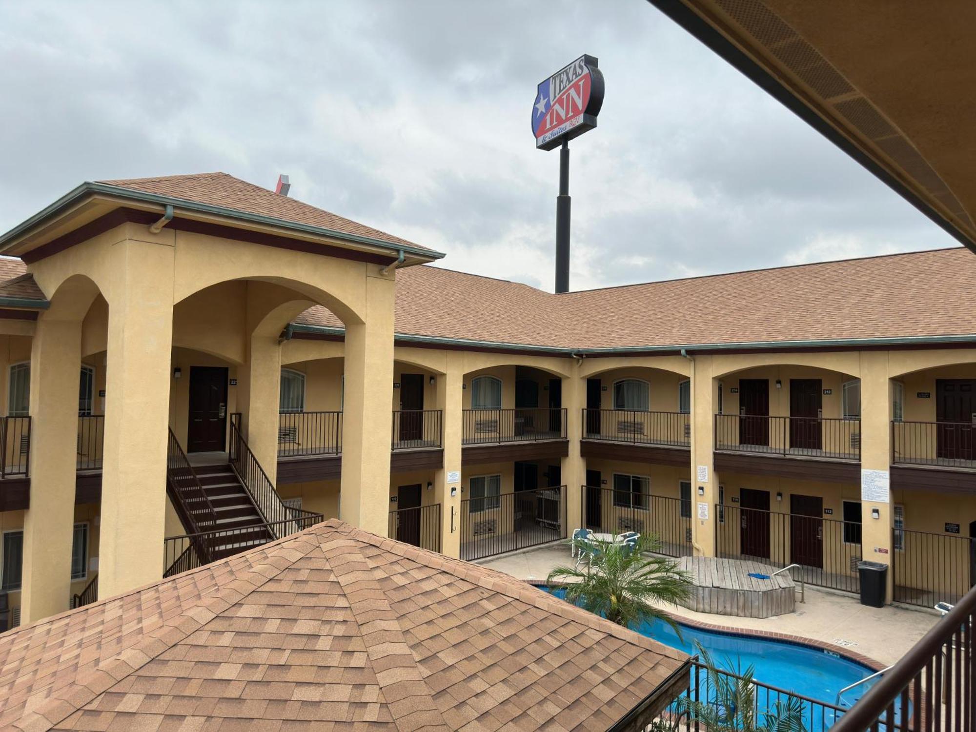 Texas Inn And Suites Rgv Edinburg Exterior photo